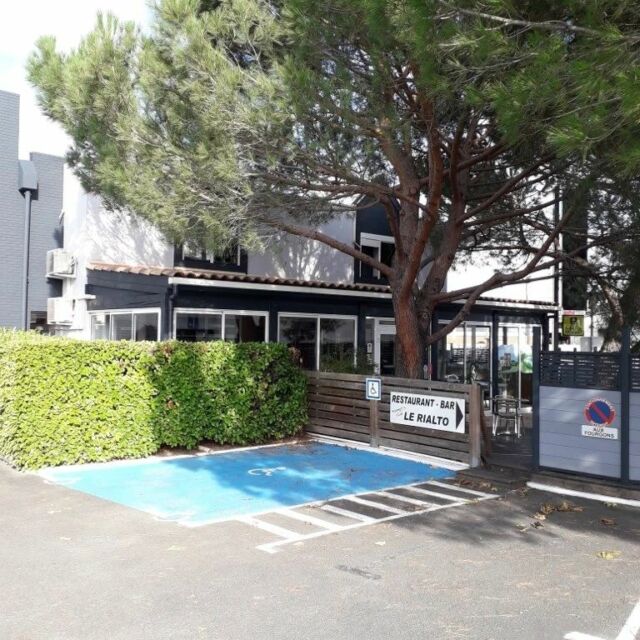 Le Rialto a fait peau neuve avant de terminer l'année 2022! Merci aux peintres qui ont réalisé ces travaux soignés ! #renovation #peinture #hôtel #albi #Tarn