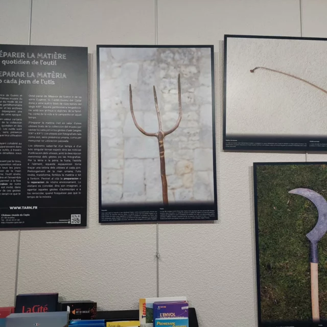 Le Département du Tarn valorise des outils et savoir-faire des 19eme et 20eme siècle à partir des objets de collection du Château Musée du Cayla..Venez découvrir ces photos à l'hôtel le Rialto ! #expositionphoto #outilsanciens #musee #tarn